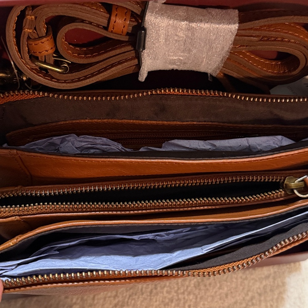 Oak & Tan Brown Leather Crossbody Bag 3 Compartments NWT 6.5”x9.5” - Picture 7 of 8